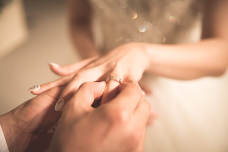 Läs mer om artikeln Förlovningsringar – Allt du behöver veta